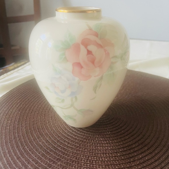 Lenox  Chatsworth Medium vase with rose design Mothers Day - Picture 2 of 4